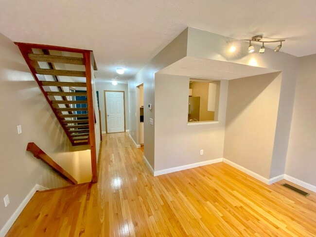 Building Photo - Beautiful Bethel Commons Condo For Rent In Dublin Schools