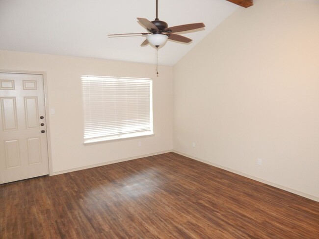 Building Photo - Whitehouse ISD - Beautiful 3 Bedroom, 2 Ba...