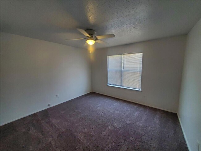 Building Photo - 2301 Sweetbriar Ct