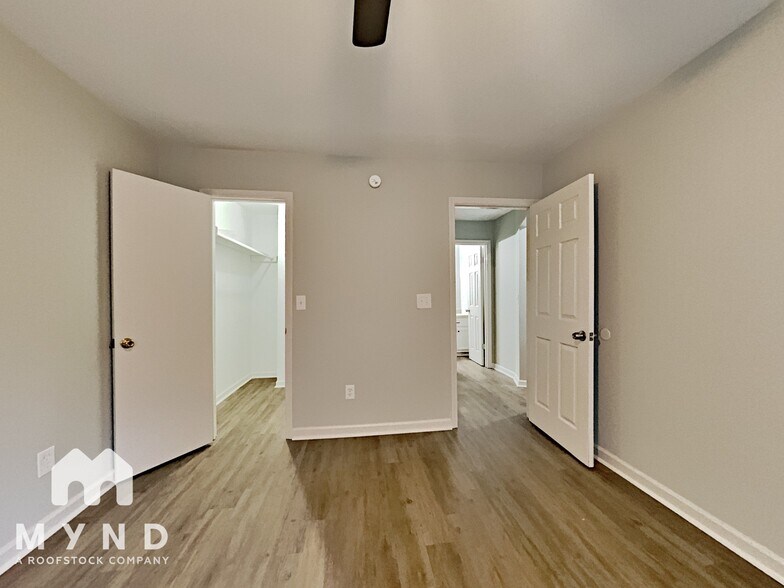 Building Photo - 377 St John Rd NW