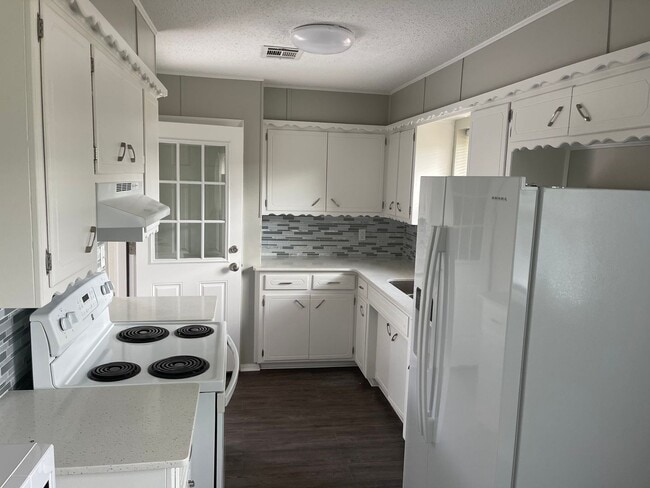 Building Photo - 3 bedroom PLUS floor plan! Newly Remodeled...