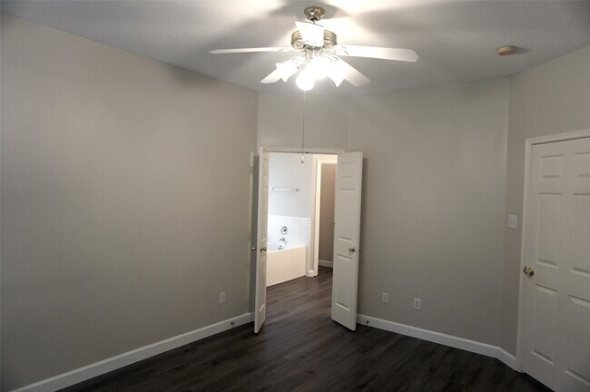Building Photo - 6628 Sharpstown Green Cir