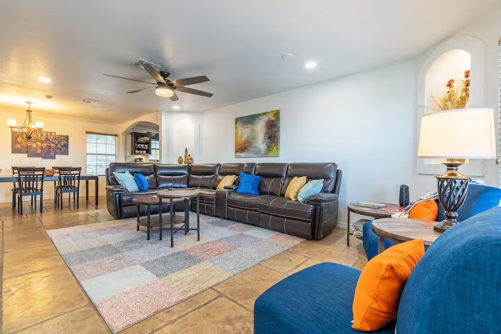 Primary Photo - 515 W Crestline Dr