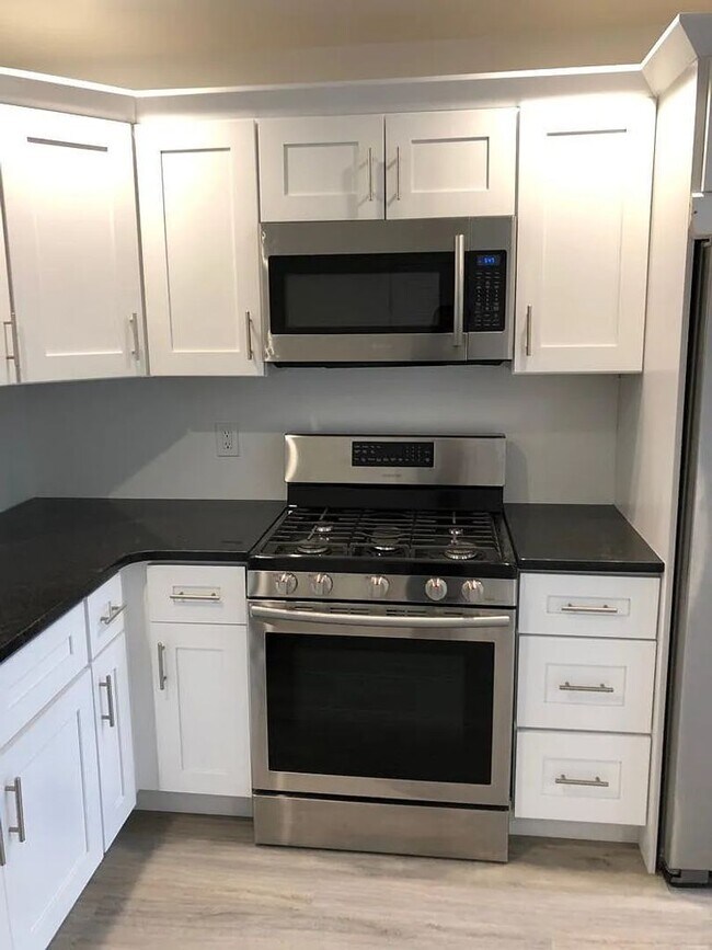 Building Photo - 2217 Reed St