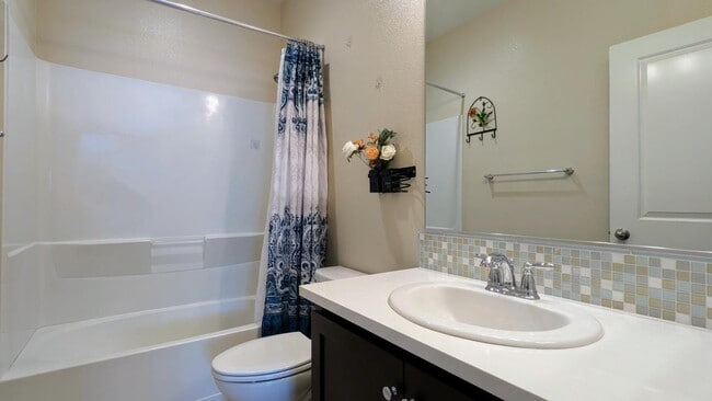 Building Photo - 1677 Centre Pointe Dr