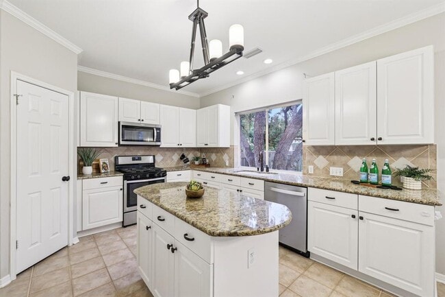 Building Photo - 10113 Cassandra Dr