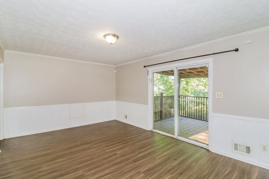 Building Photo - 7006 Knollwood Dr