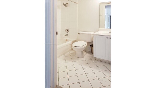Building Photo - 2731 Ocean Club Blvd