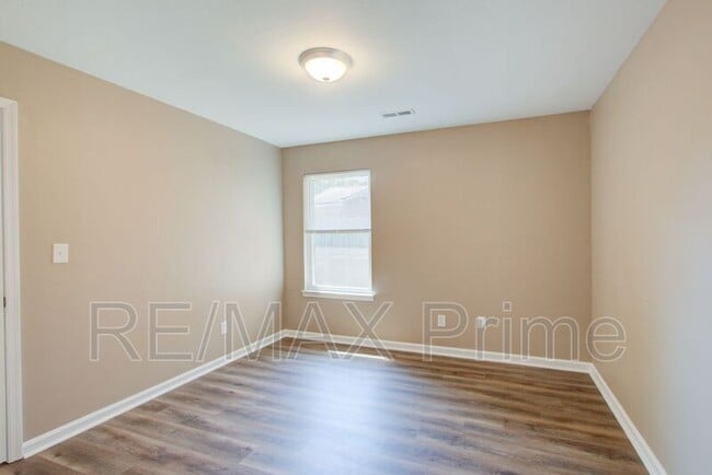 Building Photo - 4601 Hardy Dr