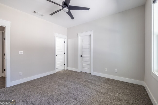 Building Photo - 1131 Pinehurst Dr