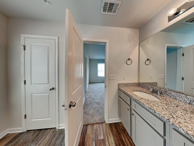 Building Photo - 1084 Benfield Ridge
