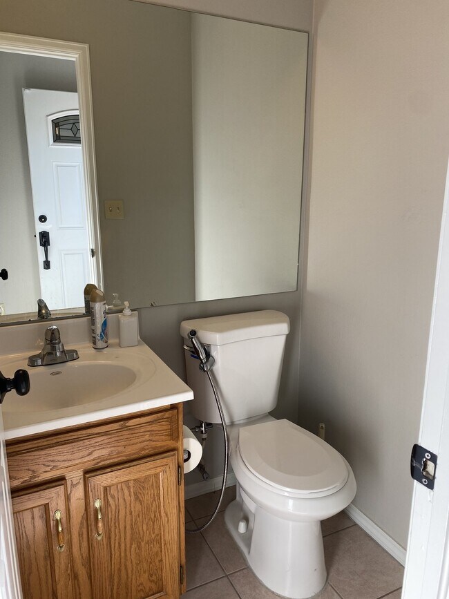 Building Photo - 2 bedroom westside - Rockrimmon