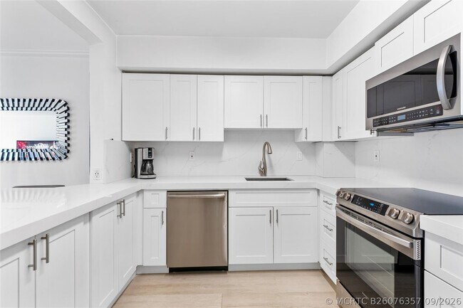 Building Photo - 3850 Galt Ocean Dr