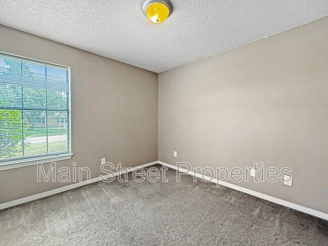 Building Photo - 7524 Sandy Creek Dr
