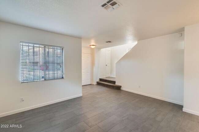 Building Photo - 8337 W Hughes Dr