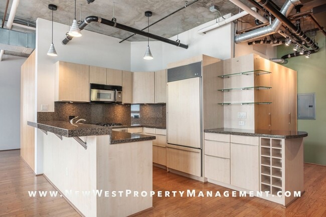 Building Photo - Modern East Village Loft at M2i, Small Pet OK! Available Now!