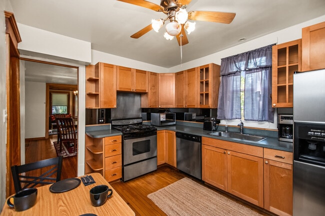 Building Photo - 4634 N Kennicott Ave