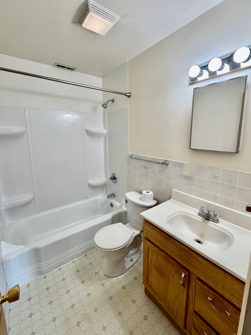 Building Photo - 728 Saint Charles St