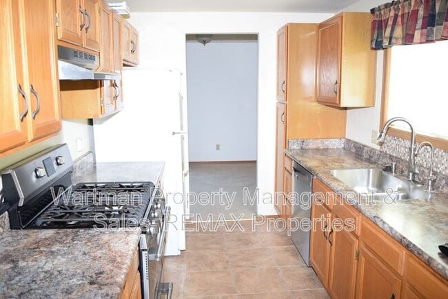 Building Photo - 2860 Frazier Ln