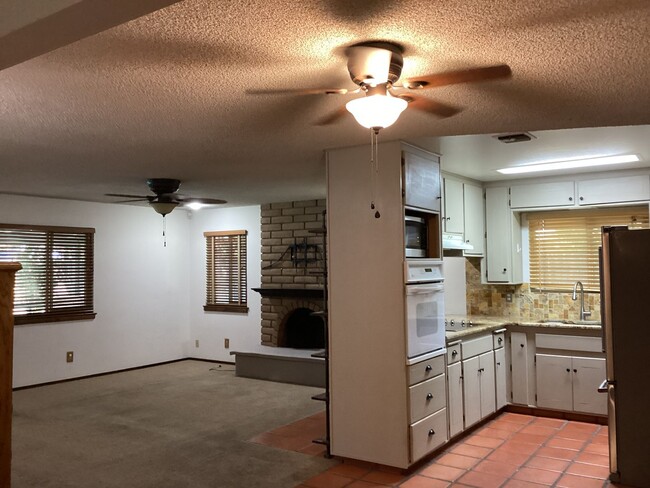 Building Photo - 1333 Pierce Dr