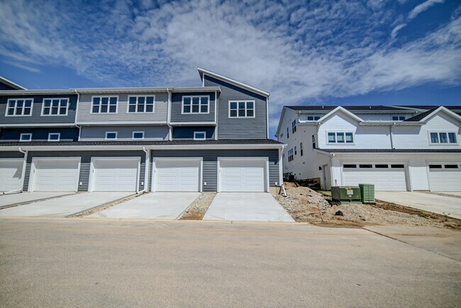 Building Photo - 4873 Lacy Rd