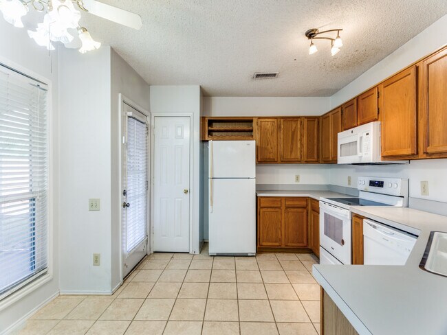 Building Photo - 2633 Harvest Moon Dr
