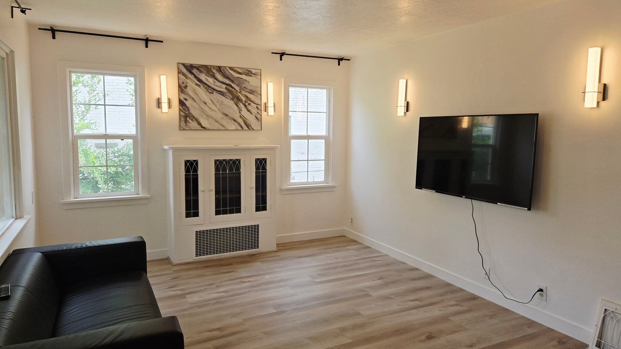 Building Photo - 643 S Washington St