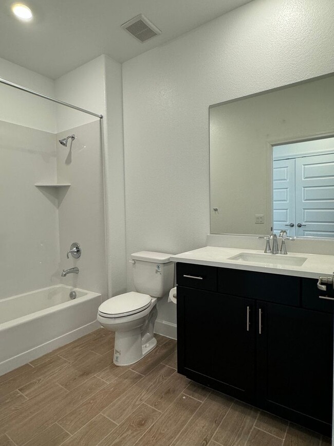 Building Photo - Avail 6/1. Solar home in 55+ gated communi...