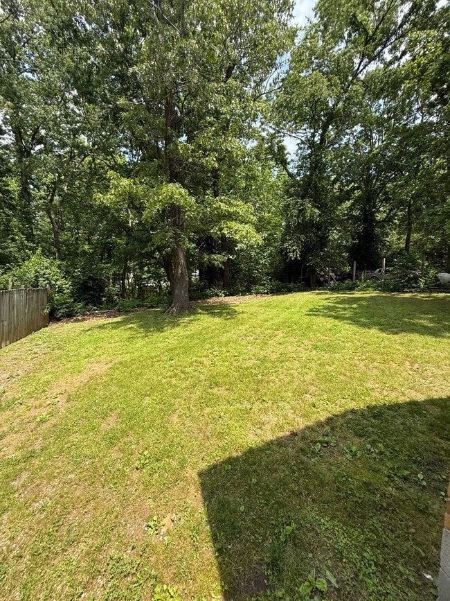 Building Photo - 2BR Brick Home in Dickson