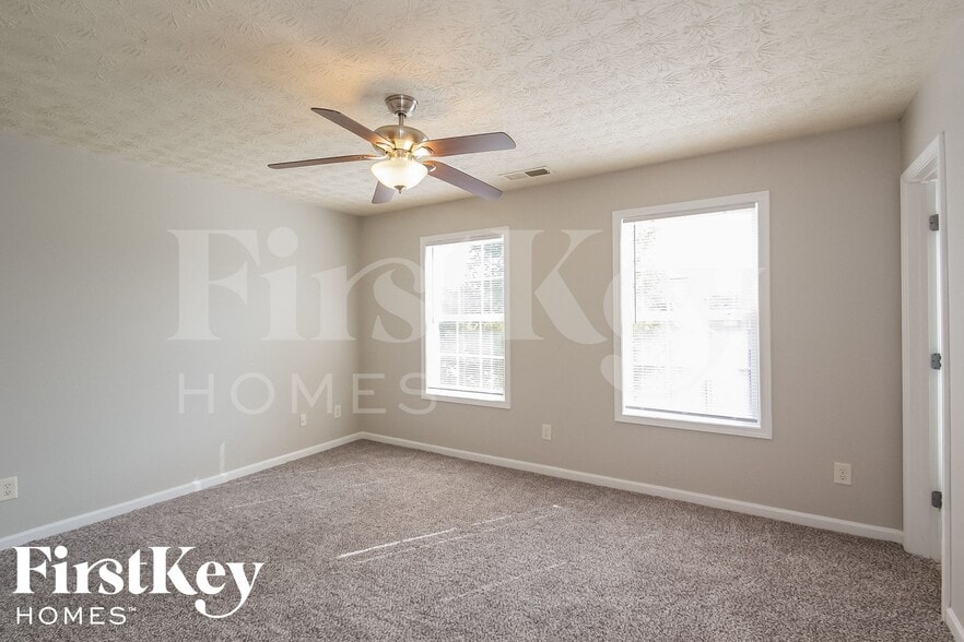 Building Photo - 6104 Ruth St SW