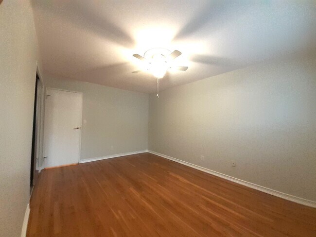 Building Photo - 116 71st St