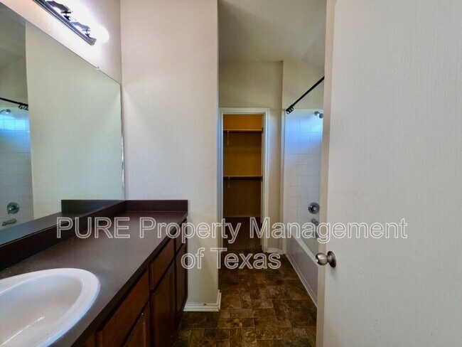 Building Photo - 809 Yabers Ct