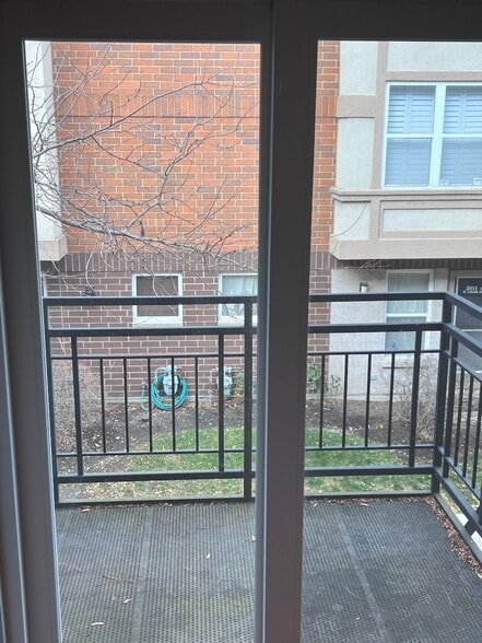 Building Photo - 7256 N Rogers Ave