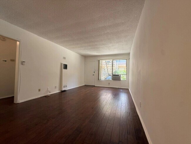 Interior Photo - 10026 Palms Blvd.,