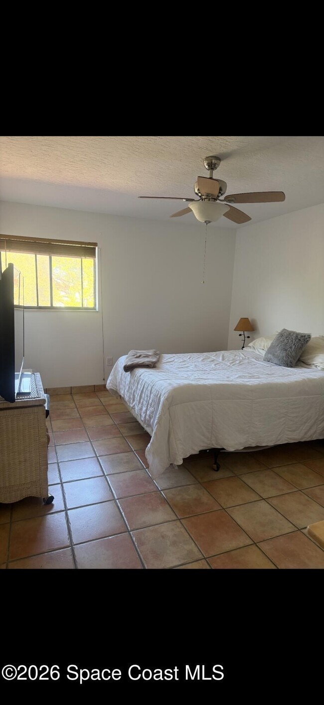 Building Photo - 3270 River Villa Way