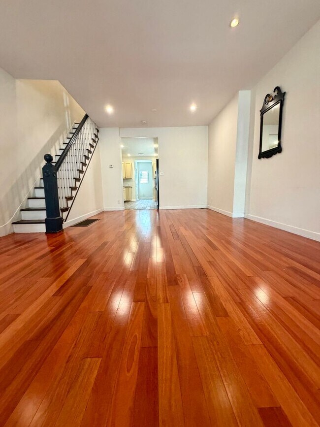 Building Photo - Stunning 3-Bedroom Home in Point Breeze! Available NOW!