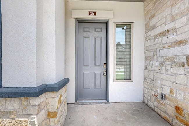 Building Photo - 4 Bed 3 Bath Luxurious Townhome in Frisco!