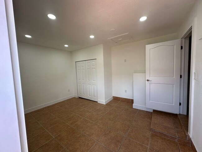 Building Photo - 14000 SW 47th St