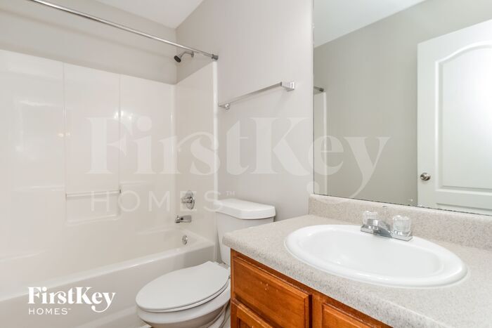 Building Photo - 137 Holbrook Dr