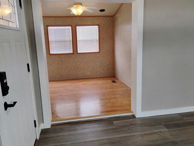 Building Photo - 5A - Park Model  pec meter 572327