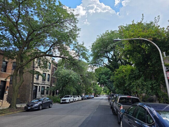 Building Photo - 3726 N Racine Ave