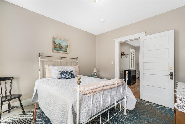 Building Photo - 427 Hamilton St