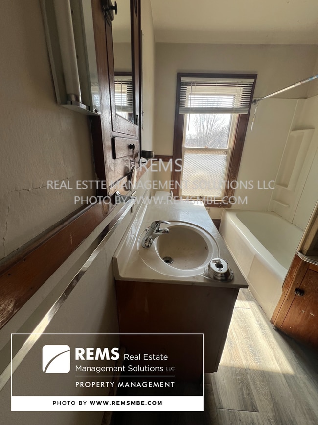 Building Photo - 431-437 Clark St.