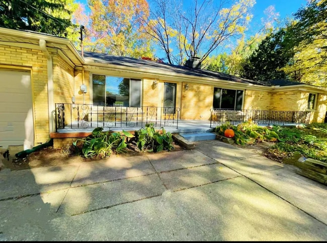 Building Photo - 2947 Chamberlain Rd