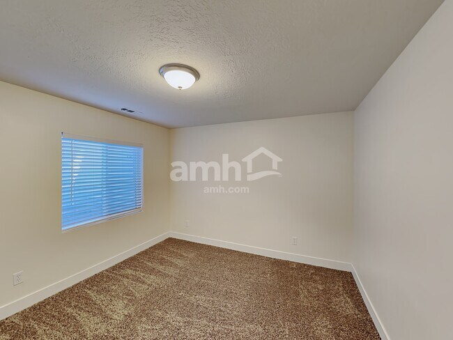 Building Photo - 1641 E Tumwater Ln