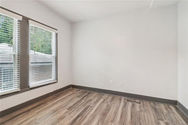 Building Photo - 1393 Westview Dr SW
