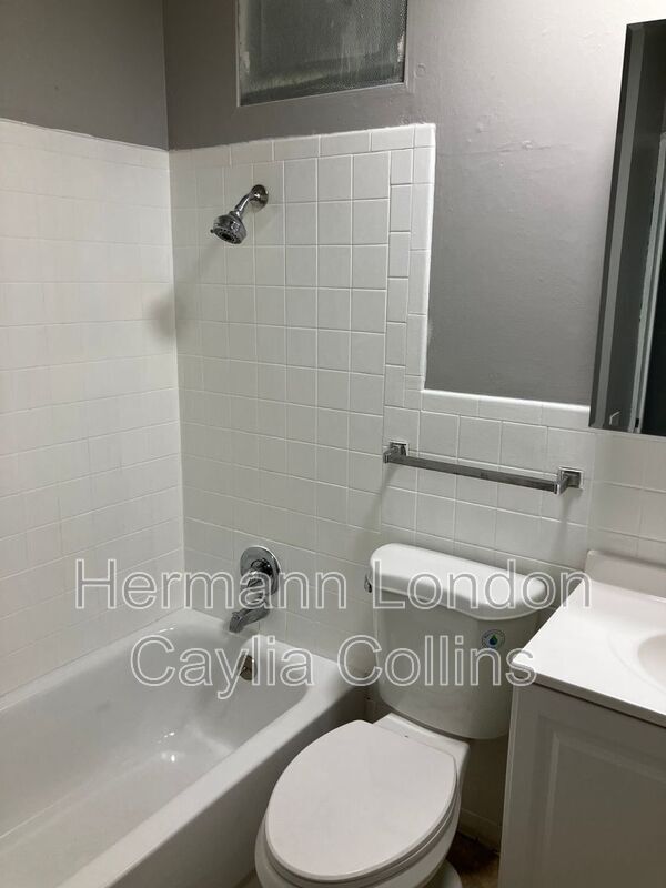 Building Photo - 11016 Saginaw Dr