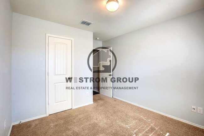 Building Photo - 404 Falling Star Dr