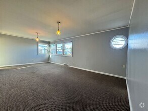 Building Photo - PM-125 N Lombard St.