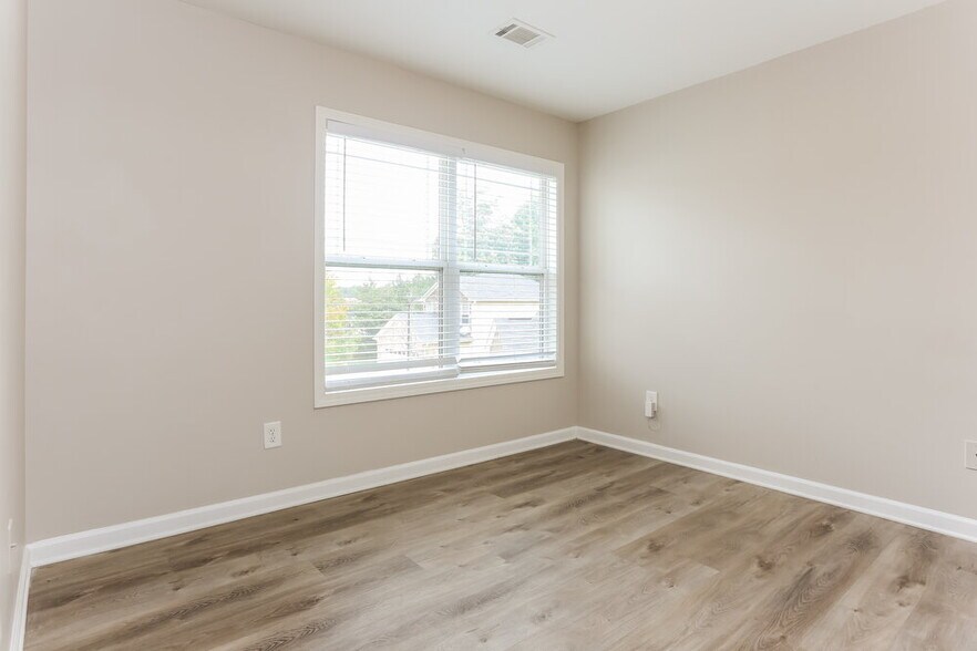 Building Photo - 1555 Persimmon Trace